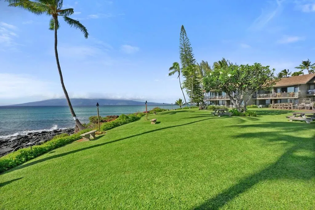 Coral Cove-Poolside Condo And Panoramic Ocean View location